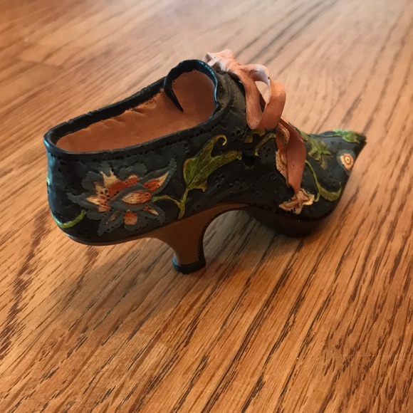 Just The Right Shoe-Versailles - Picture 3 of 7